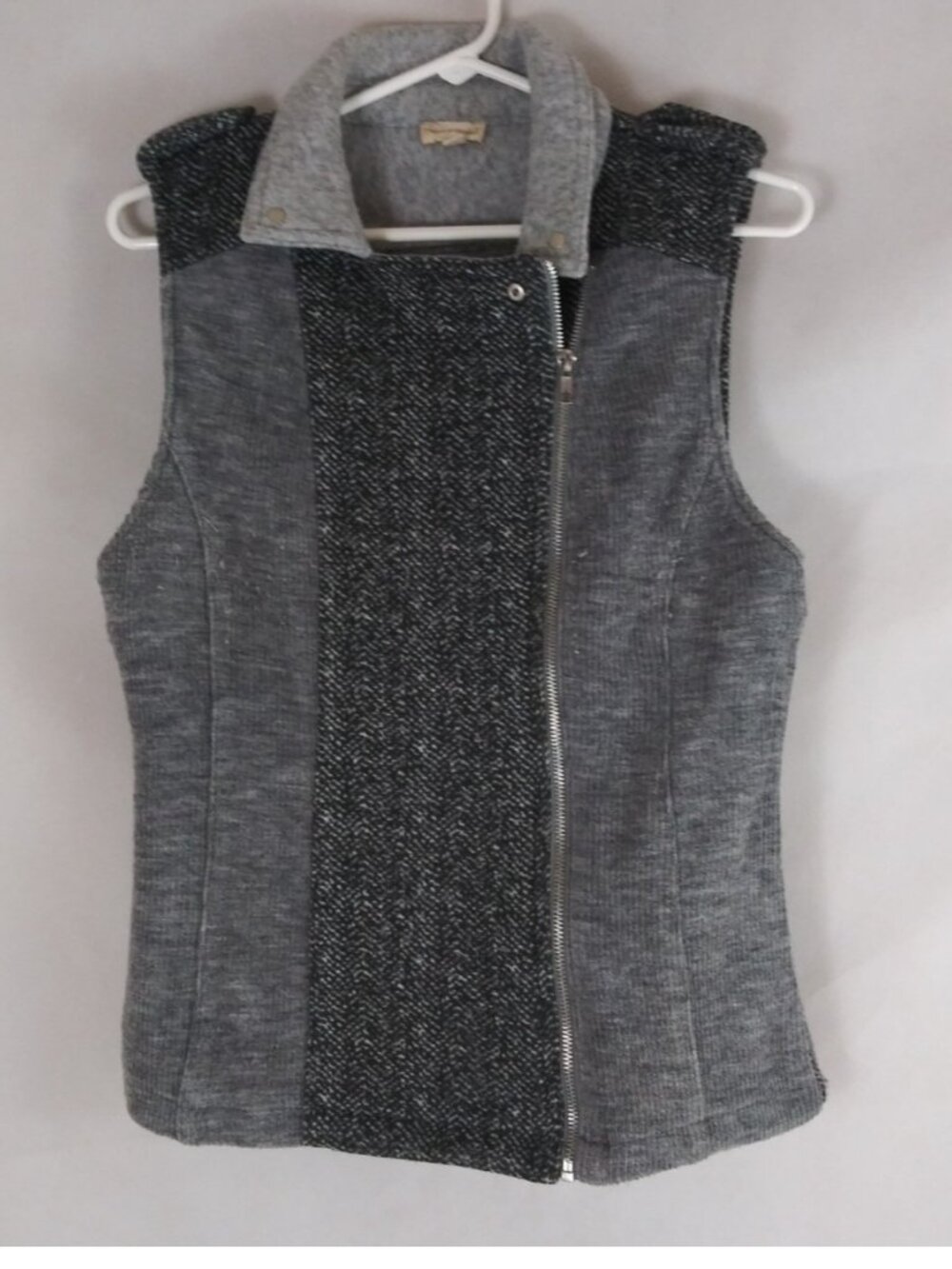 Hem & Thread Women's Herringbone Gray Fleece Vest Size Medium